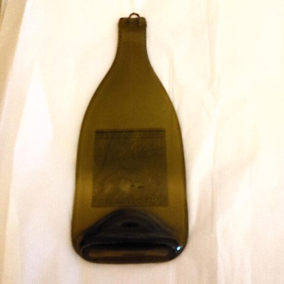 Flattened Green Wine Bottle Cheese Board - Picture 7 of 8